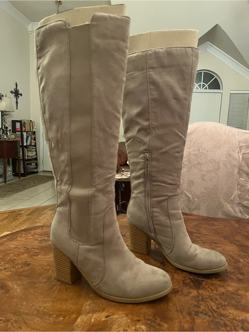 Women's Knee-High Suede Block Heel Boots - Taupe